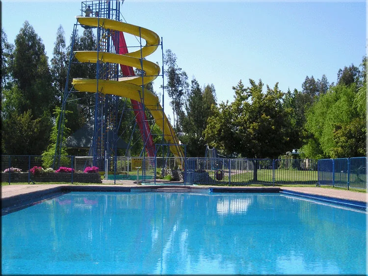 Tobogán y piscina en Centro Turístico La Herradura